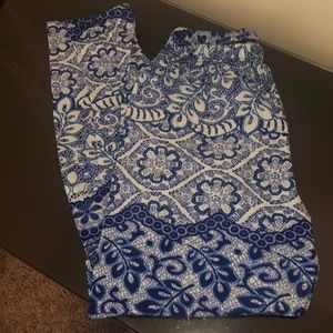 Blue lace print leggings - like new